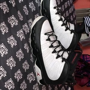 Air Jordan 9 retro space jam.